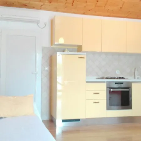 Ma Us-one Bedroom With Balcony Donje Celo